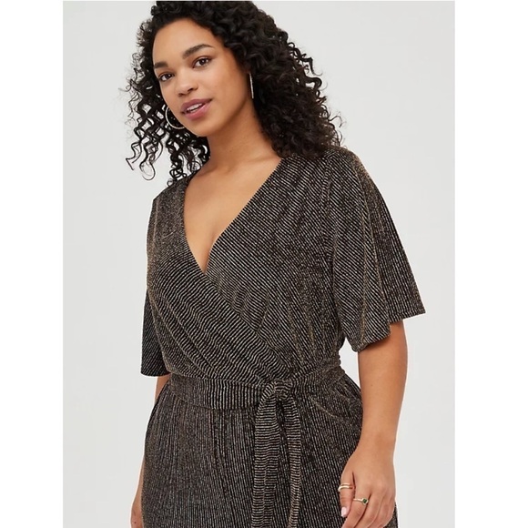 Torrid plus 4 SURPLICE JUMPSUIT - GLITTER GOLD - Picture 4 of 10